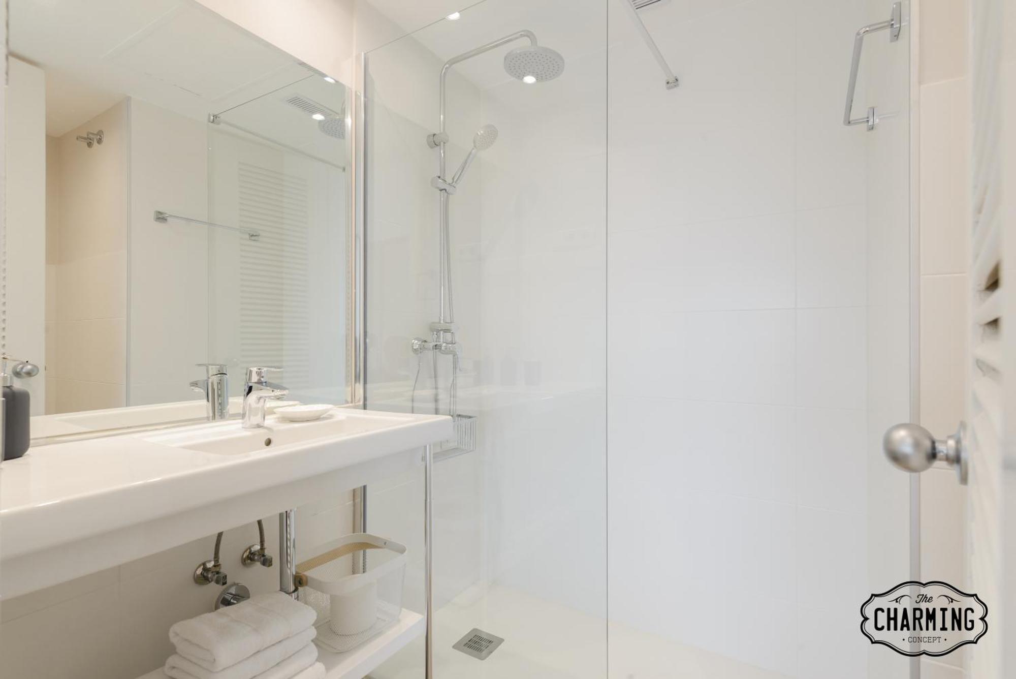 Апартаменты Charming Eurobuilding 2 Terrace Exclusive - Plaza De Parking Мадрид Экстерьер фото